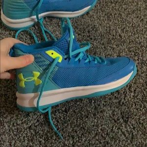 under armour youth girls basketball shoes!